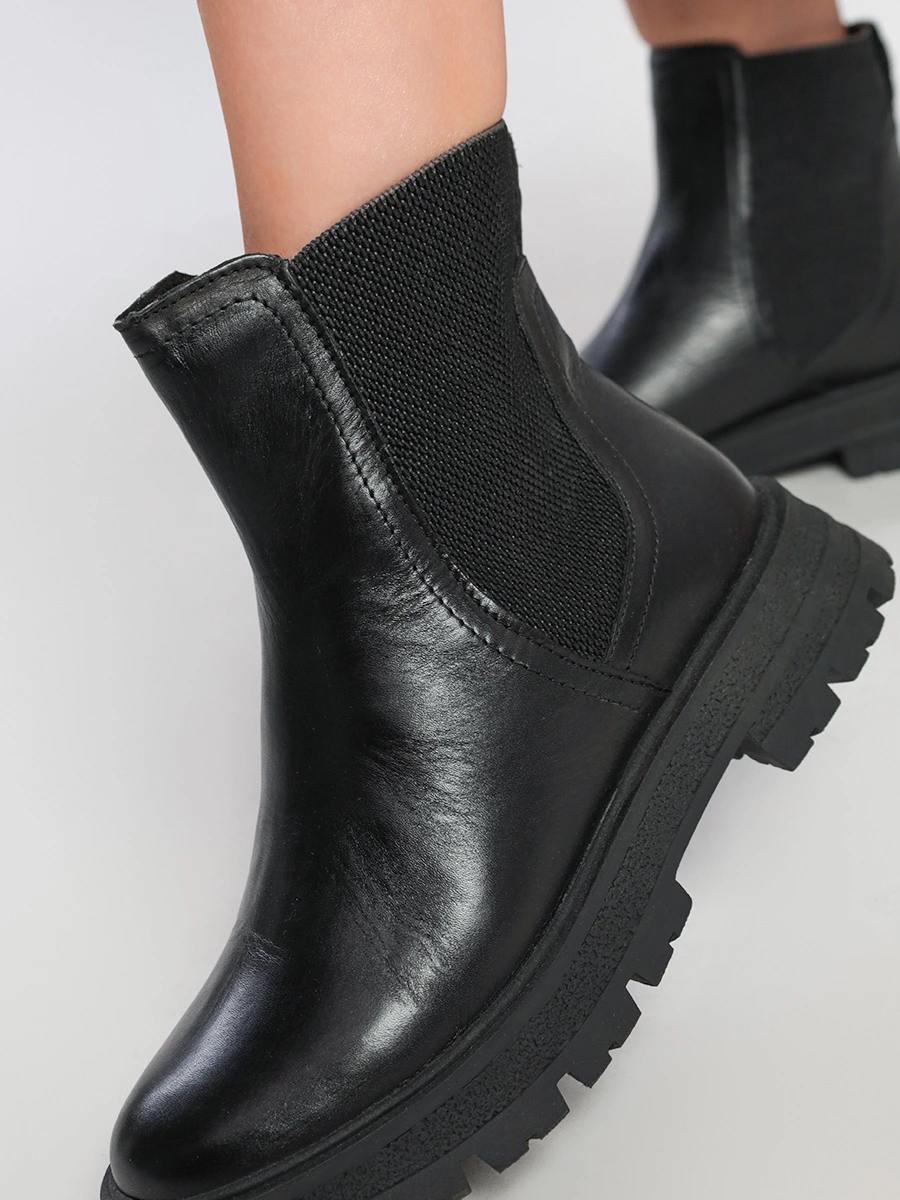Ботинки-челси черного цвета на низком каблуке